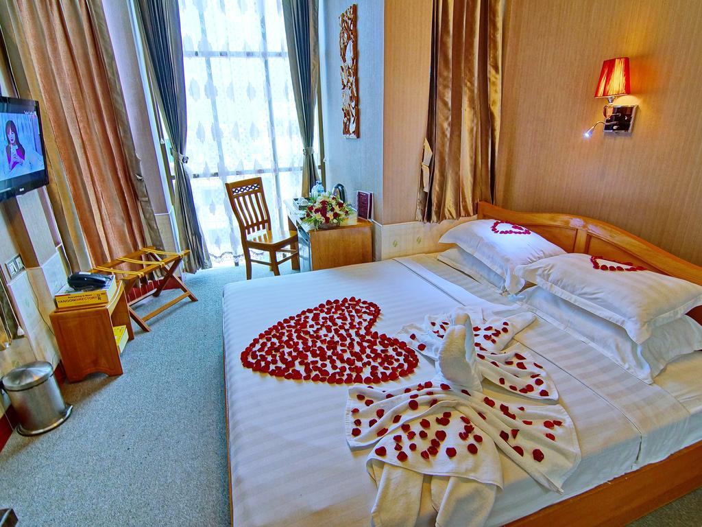 Smart Hotel Mandalay Exteriör bild