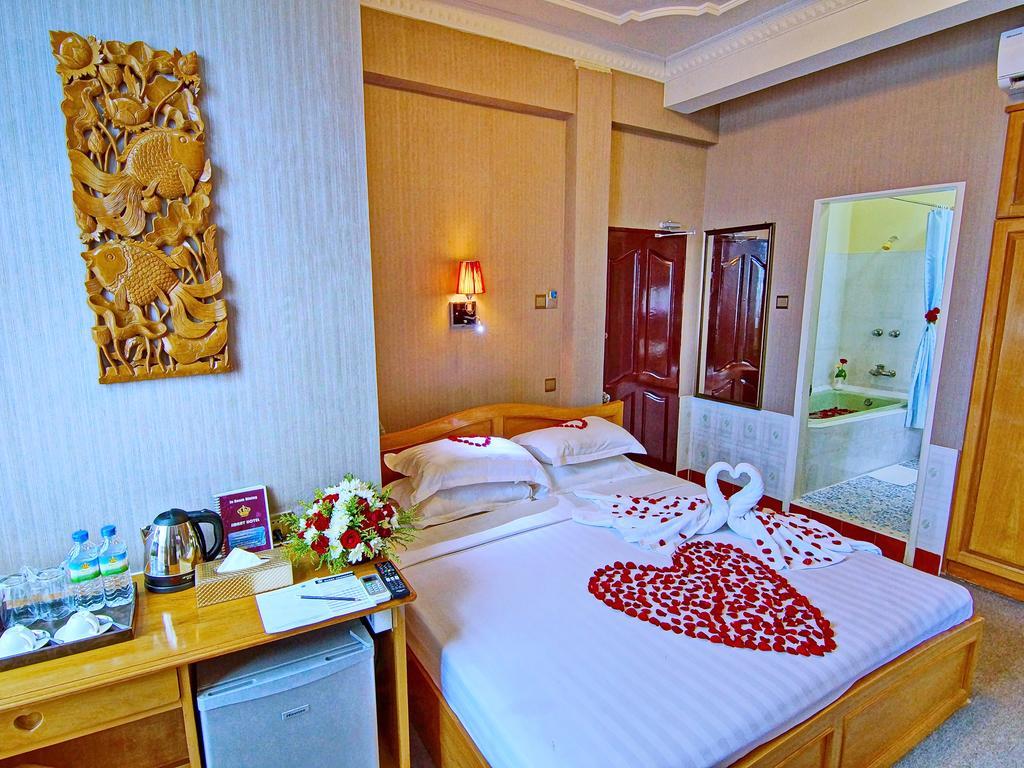 Smart Hotel Mandalay Exteriör bild
