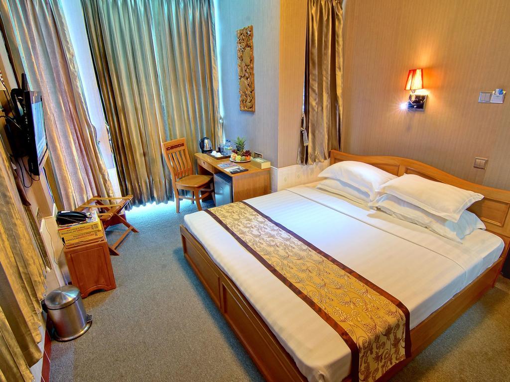 Smart Hotel Mandalay Exteriör bild