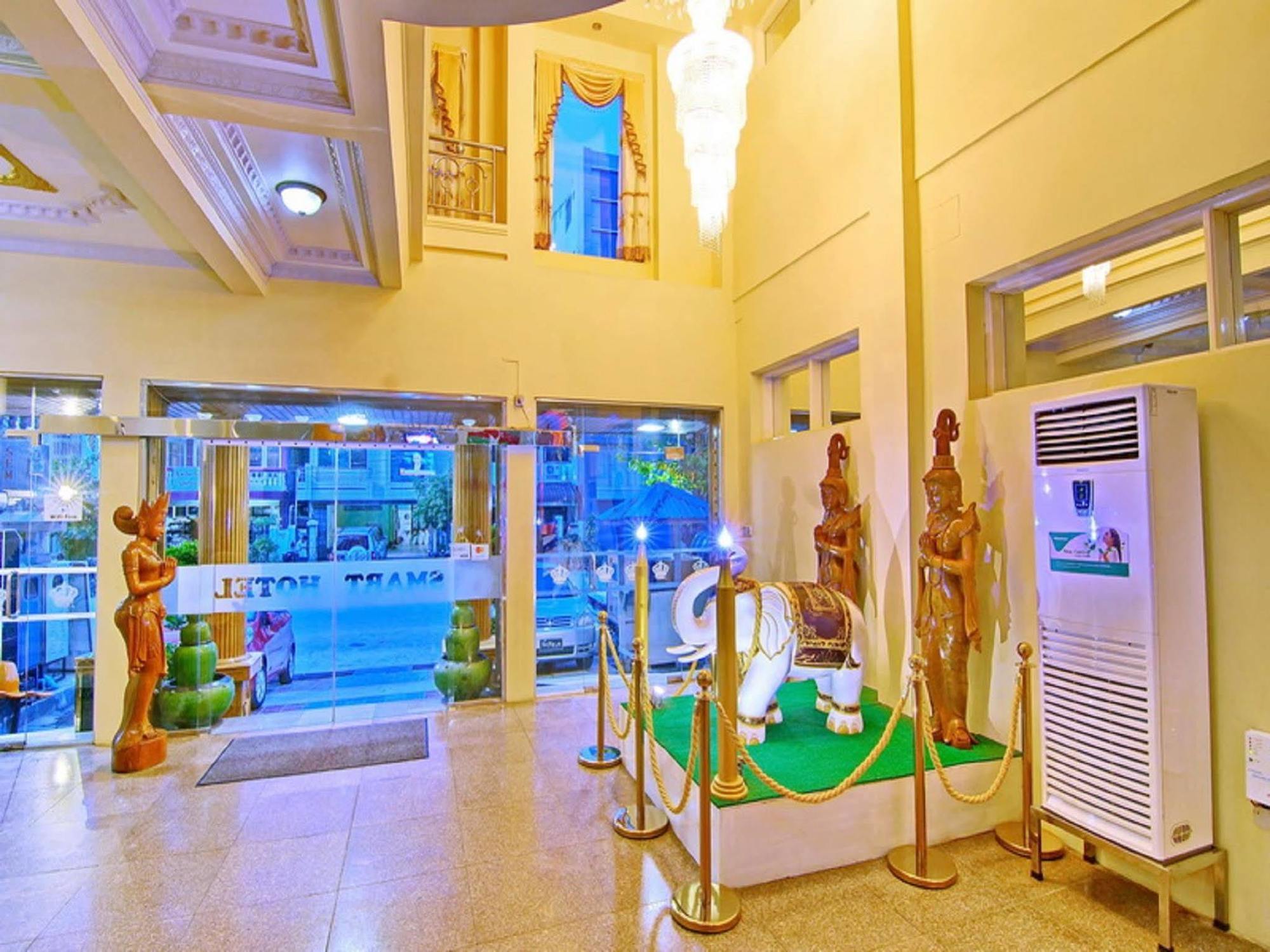 Smart Hotel Mandalay Exteriör bild